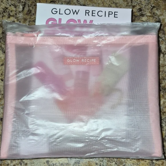 Glow Recipe Mini Glow-Tinis Skincare Set in Pink - Picture 4 of 4